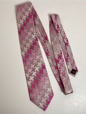 BCBG Attitude Vibrant Geometric Pink Necktie 60” x 3.75” Silk Handsewn